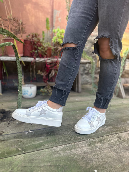 Withe sneakers 🤍🤍🤍🤍