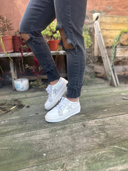 Withe sneakers 🤍🤍🤍🤍
