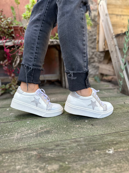 Withe sneakers 🤍🤍🤍🤍