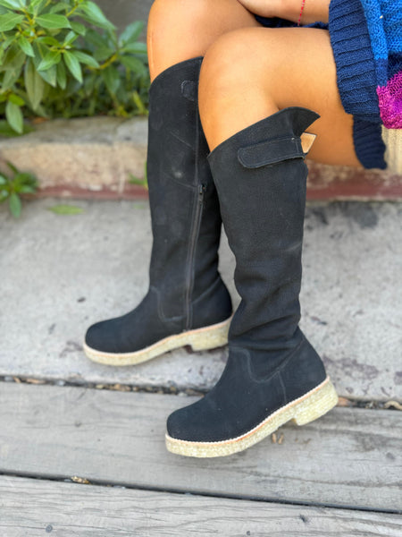 Bota negra crepe  ⚫️⚫️ Romana chick