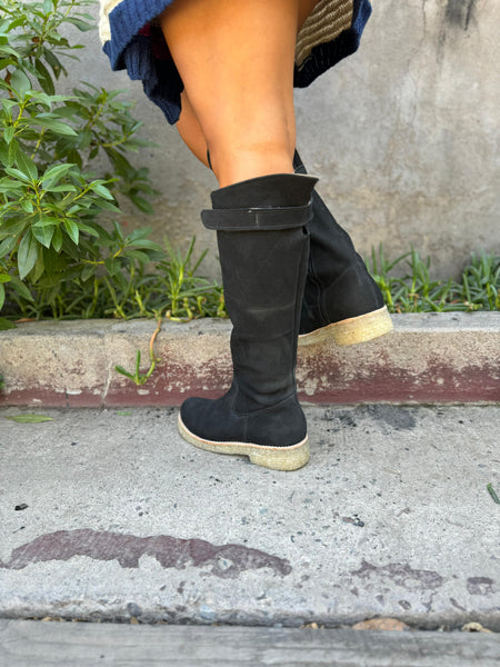 Bota negra crepe  ⚫️⚫️ Romana chick